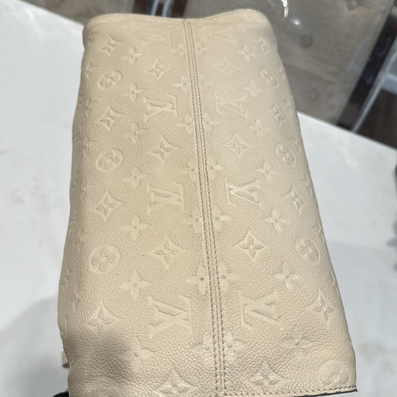 Authentic Louis Vuitton Empriente Lumineuse shoulder bag - Picture 6 of 14